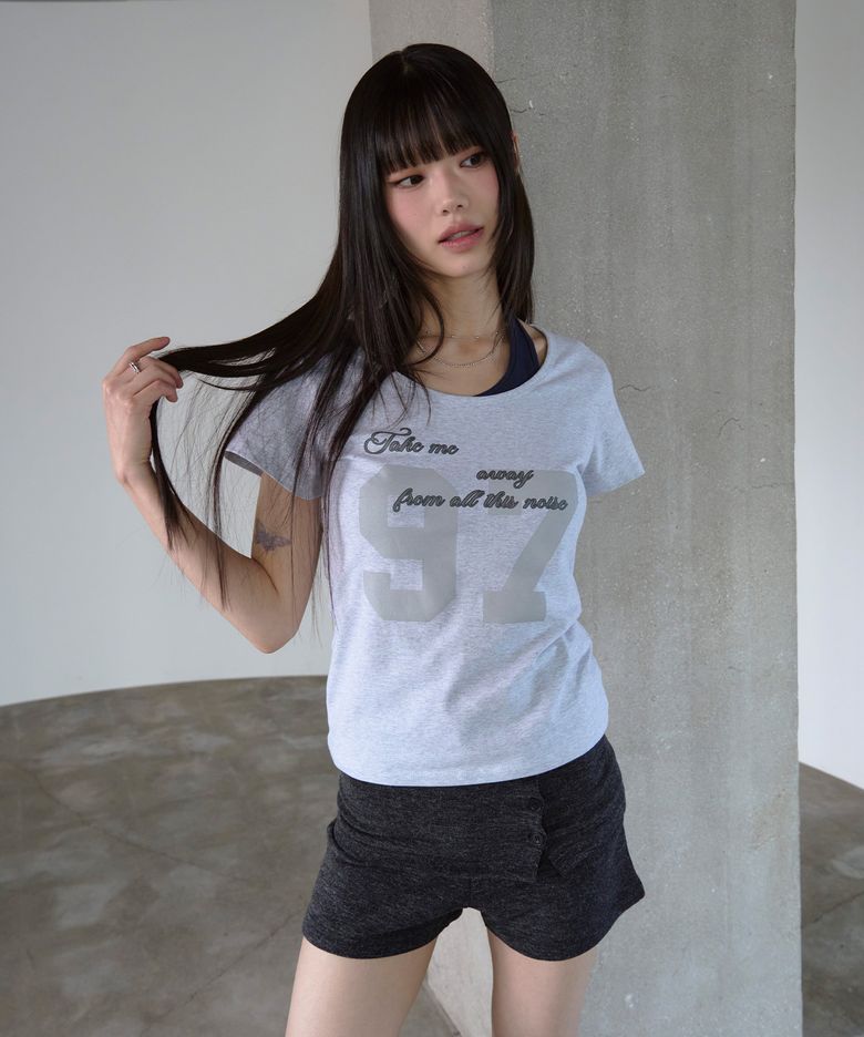 97 CURVED LAYERED GRAPHIC TOP GRAY