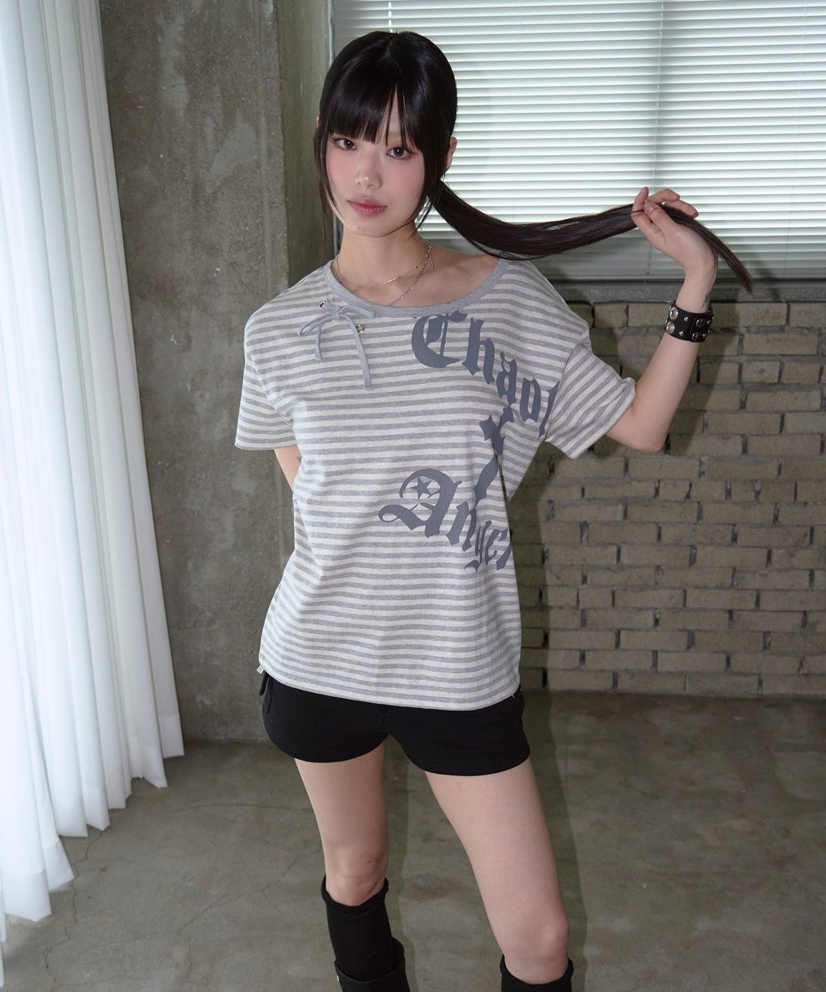 프렌다(PRENDA) RIBBON TIE EYELET STRIPED TEE IVORY