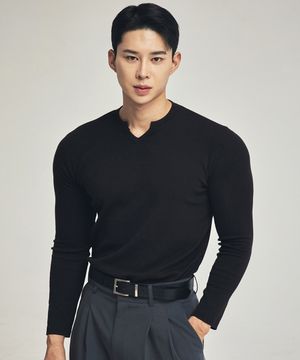 리틀 브이넥 롱 슬리브 티셔츠 블랙