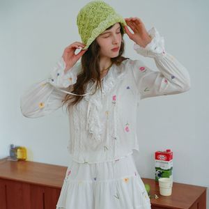Cest_Flower lace frill blouse