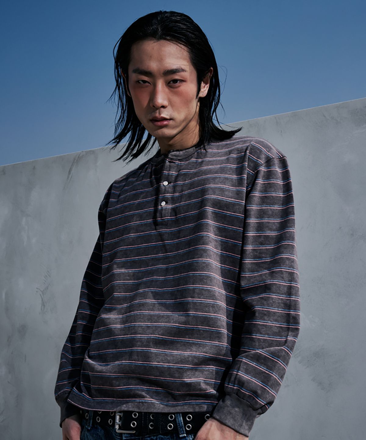 코너블레스(CORNERBLESS) WASHED STRIPE BROWN HENLEY NECK LONG SLEEVE