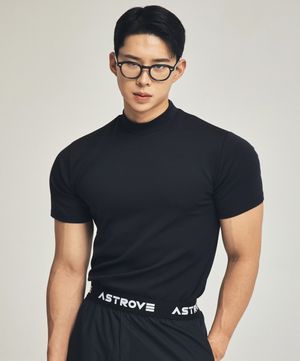 숏 모크넥 컴프레션 하프티셔츠 블랙