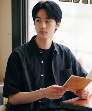 버터 스트라이프 반팔셔츠 블랙 KJSS2703