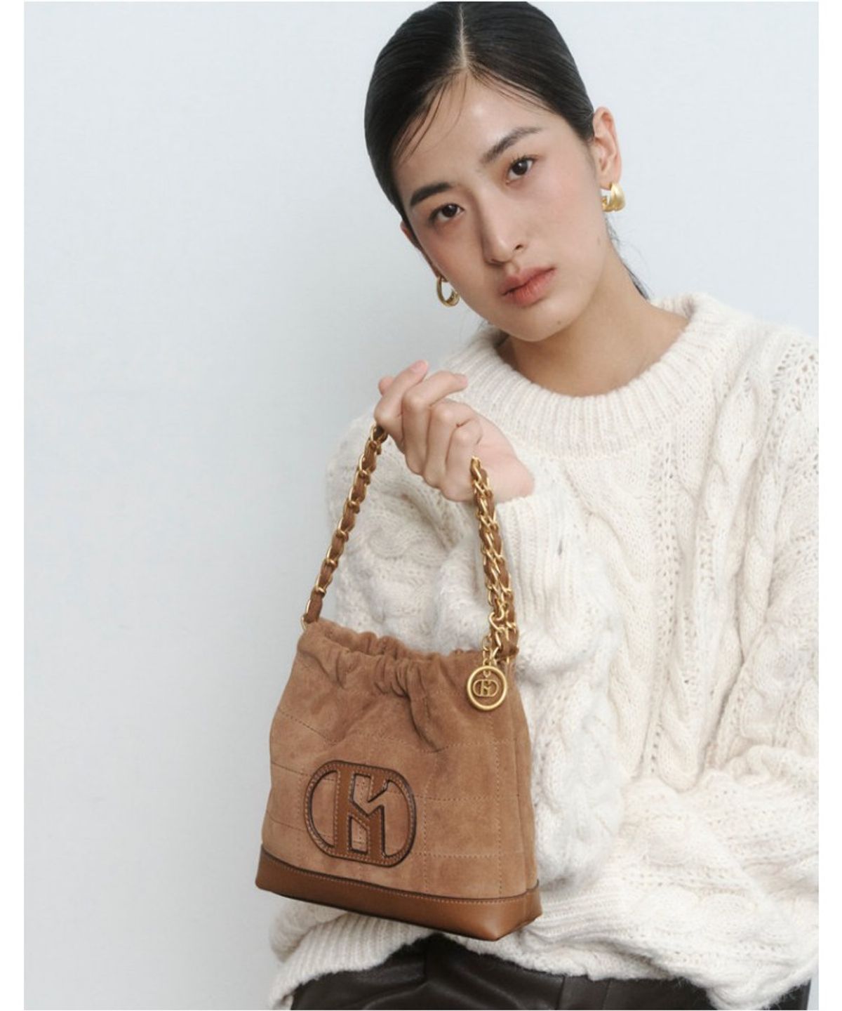 헤지스 여성 액세서리(HAZZYS WOMEN ACC) 스웨이드 베이지 레더 퀼팅 체인 호보 숄더백 S_HIBA5F593I2