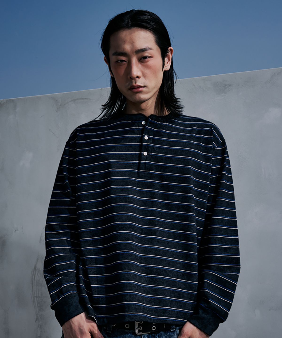 코너블레스(CORNERBLESS) WASHED STRIPE BLACK HENLEY NECK LONG SLEEVE
