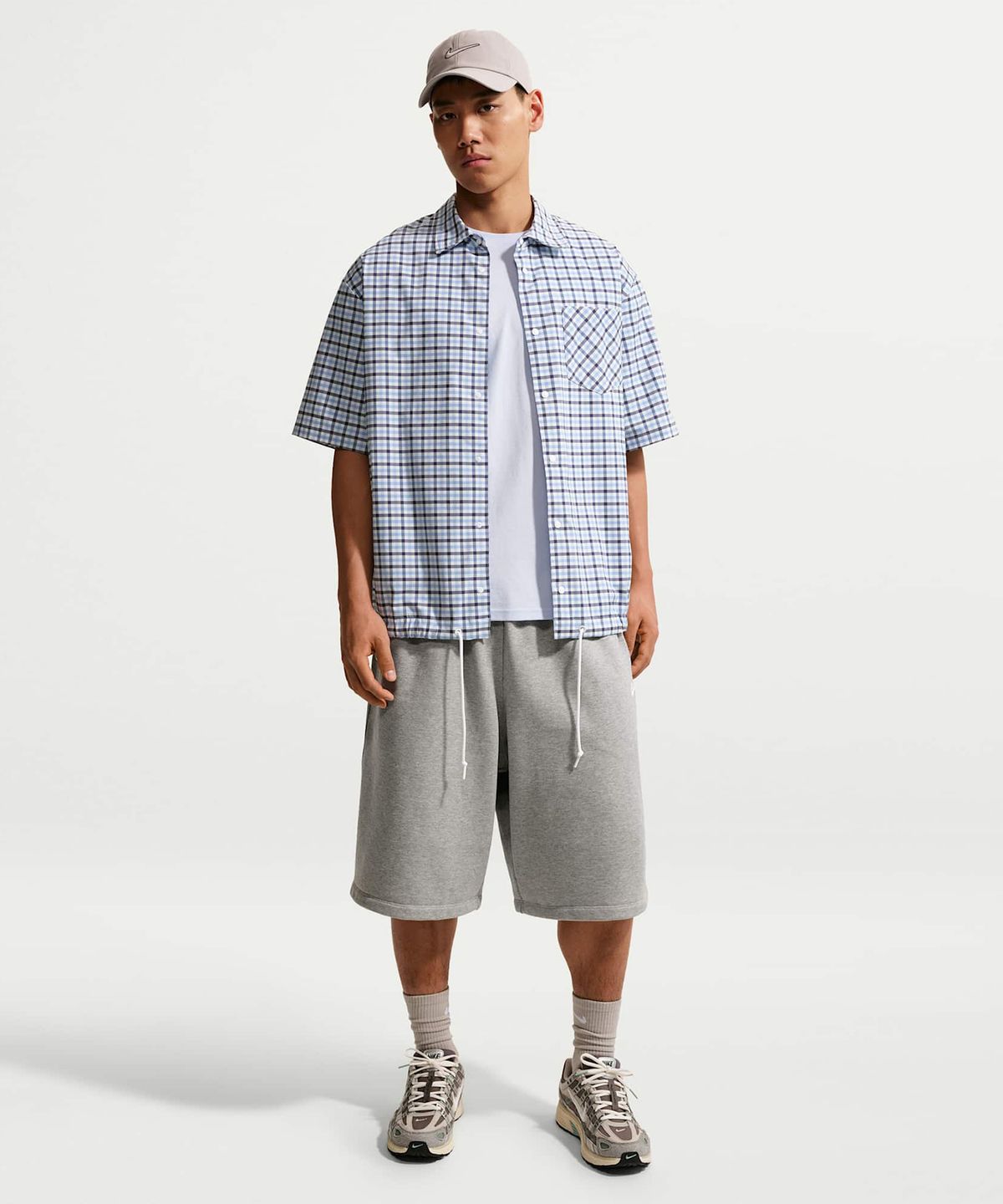 나이키(NIKE) 스포츠웨어 클럽 오버사이즈 프렌치 테리 쇼츠 M - 다크 그레이 헤더:라이트 스모크 그레이:화이트 / II5713-063