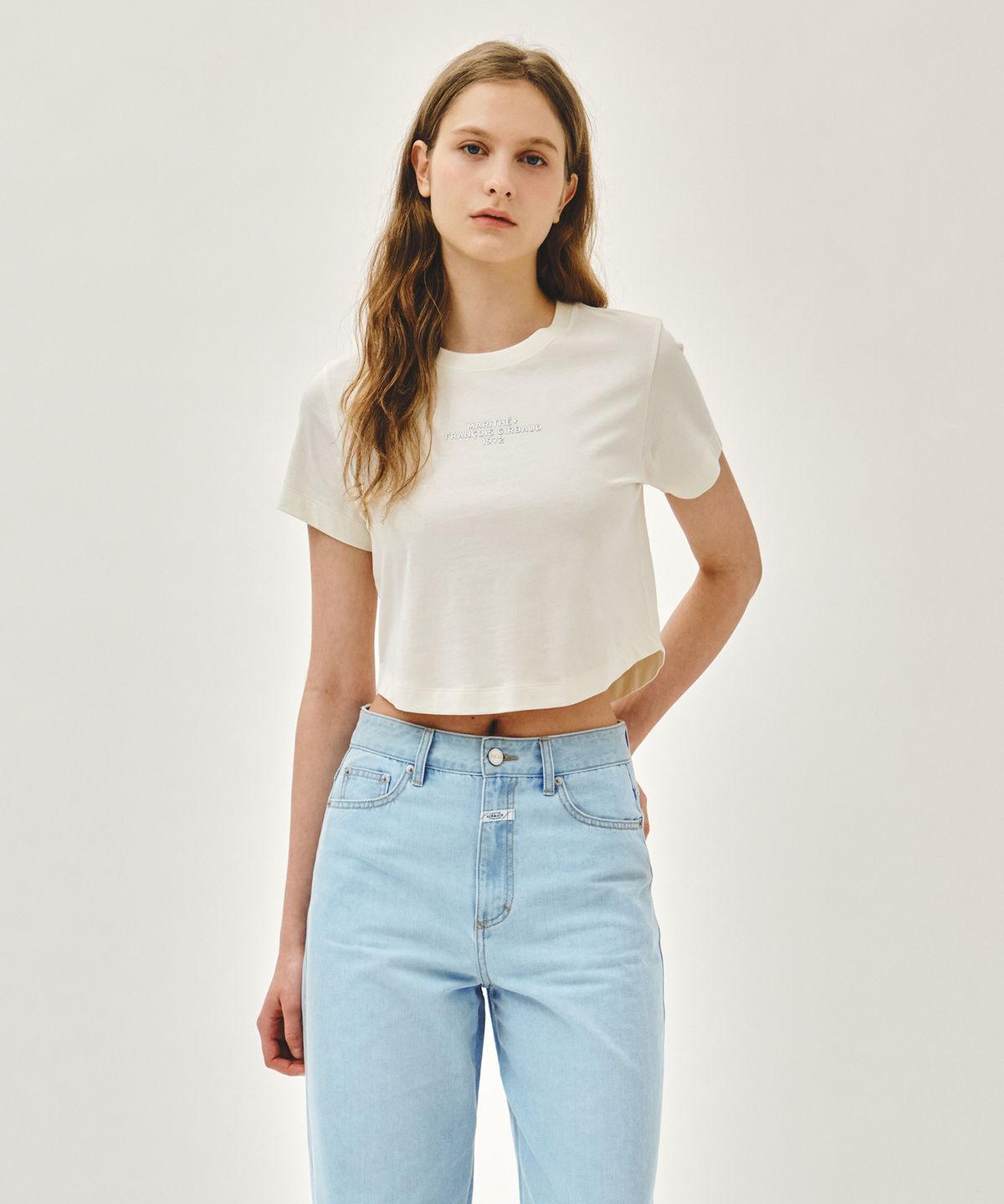 마리떼 프랑소와 저버(MARITHÉ + FRANҪOIS GIRBAUD) W SILVER LETTERING CROP TEE ivory