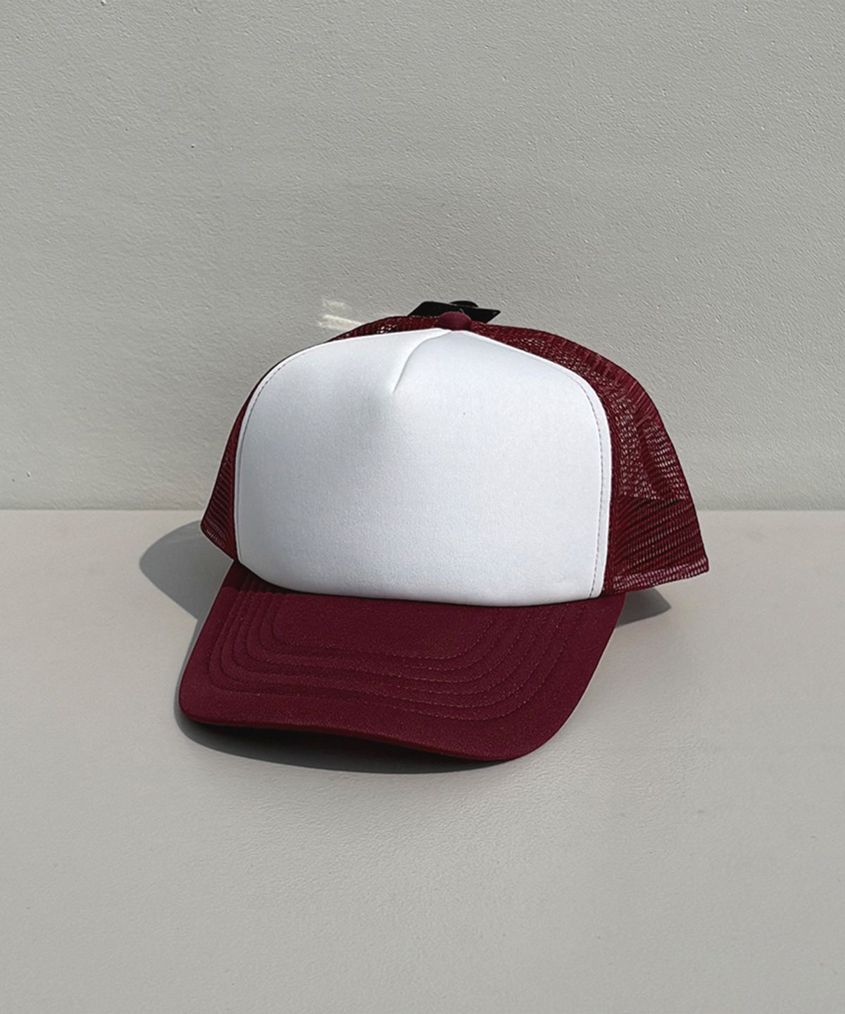 뉴해튼(NEWHATTAN) 폴리 메쉬캡 (white/burgundy)