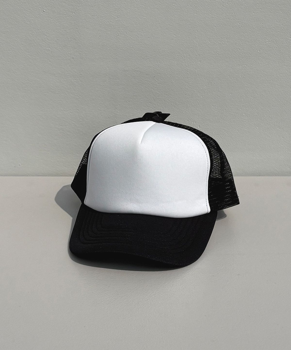 뉴해튼(NEWHATTAN) 폴리 메쉬캡 (white/black)