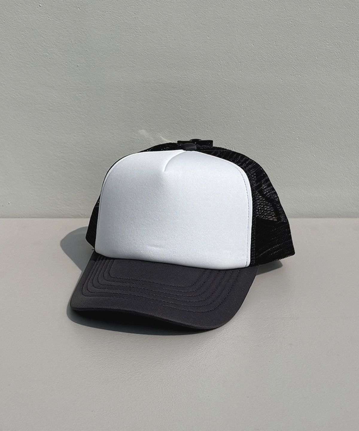 뉴해튼(NEWHATTAN) 폴리 메쉬캡 (white/charcoal)