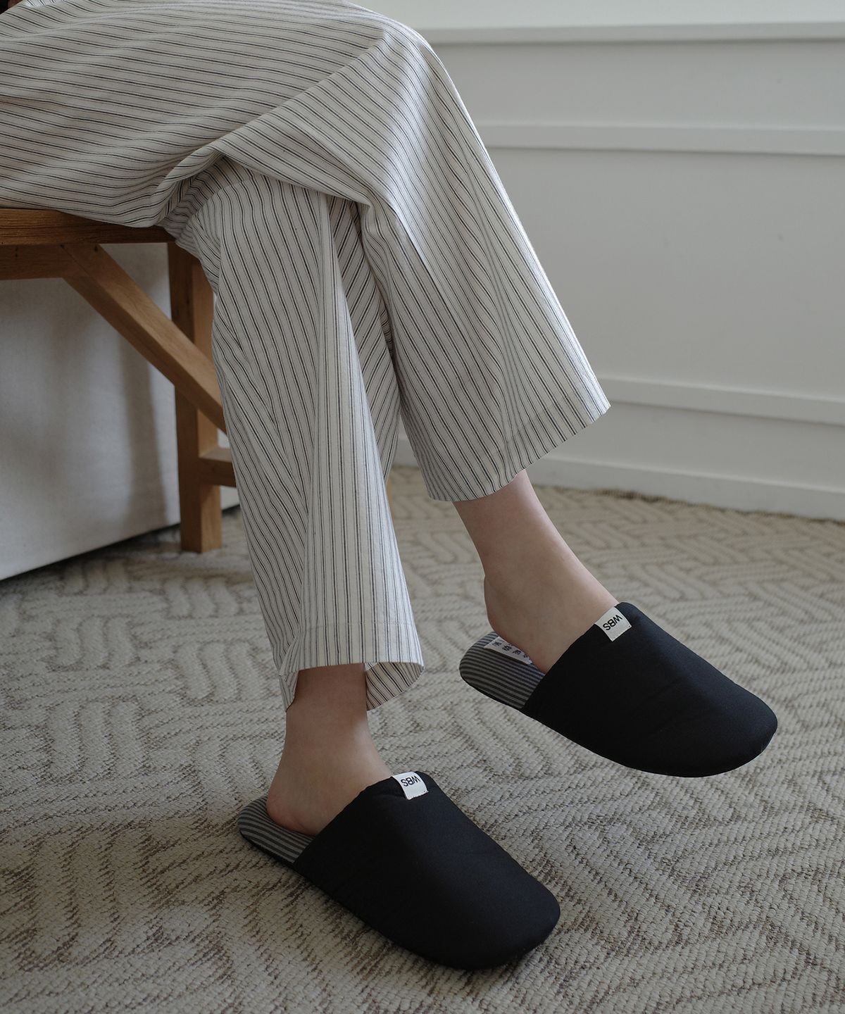 웨이베러시스(WAYBETTERSIS) WBS Signature ROOM SHOES (Black)