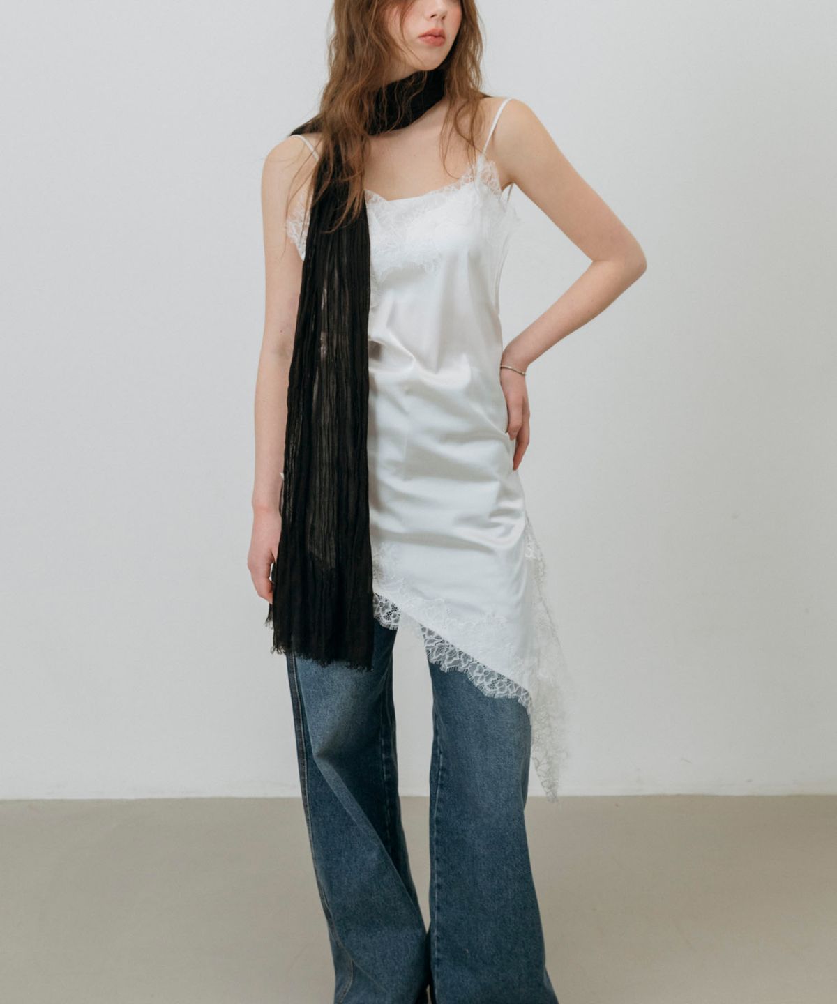 뉴욕웍스(NEWYORKWORKS) 내추럴 거즈 미스트 롱 스카프_BLACK