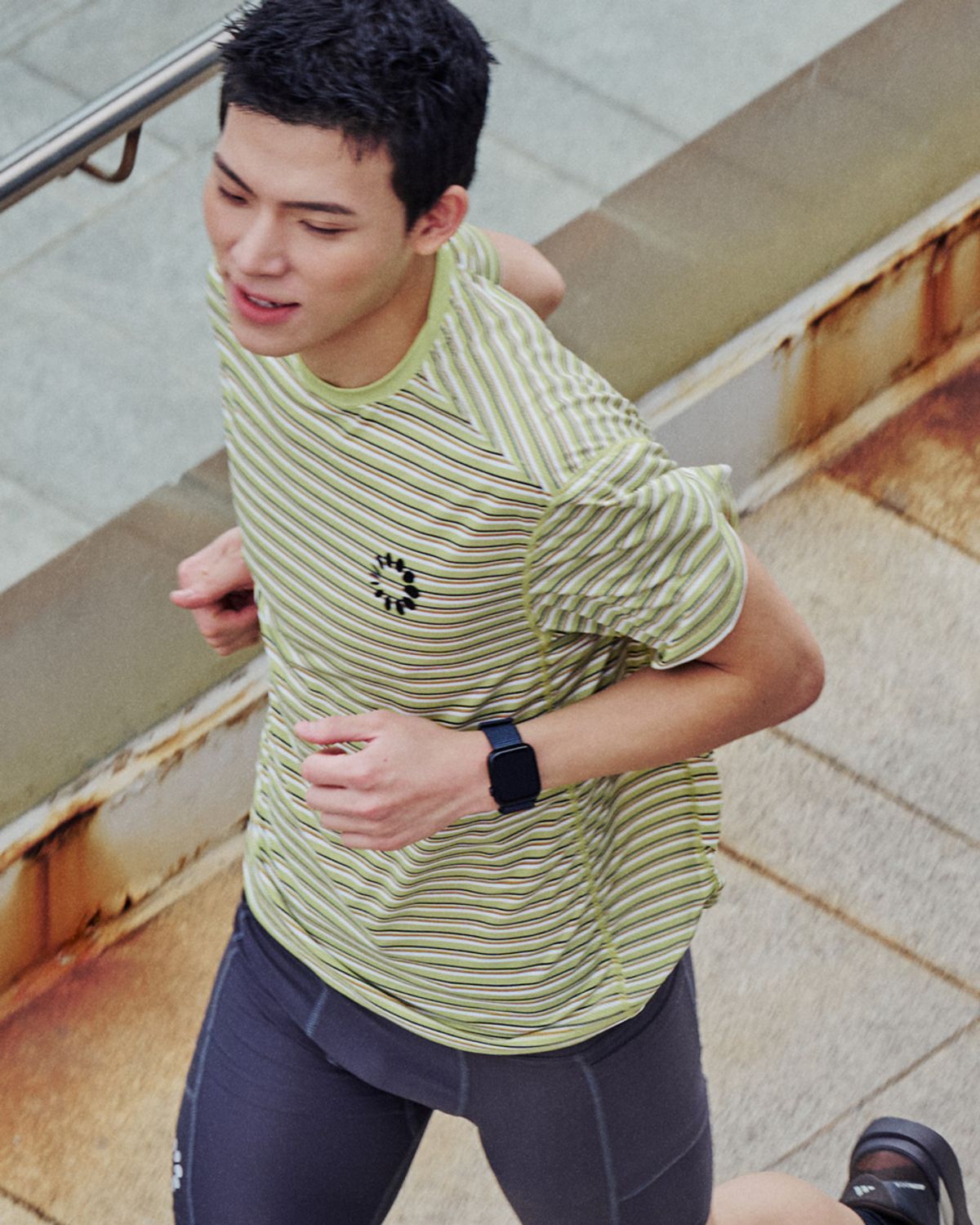 컨텐트먼트(CONTENTMENT) Signature Stripe border Tee Lime