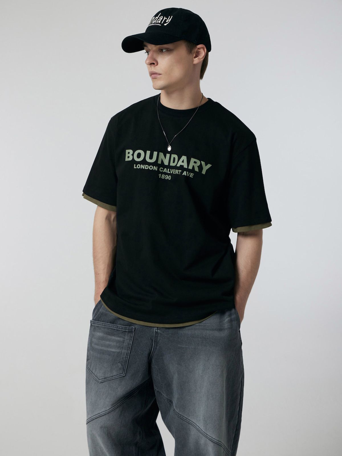 바운더리(BOUNDARY) LONDON CALVERT AVE 1890 T-SHIRT BK_B252PSM201