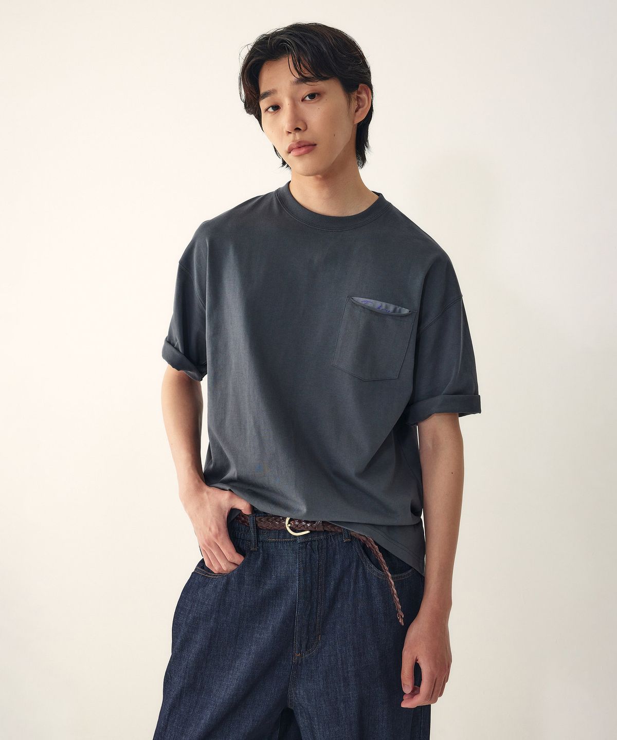스튜디오 톰보이(STUDIO TOMBOY) [MEN] 포켓 디테일 반팔 티셔츠_챠콜 9156222311