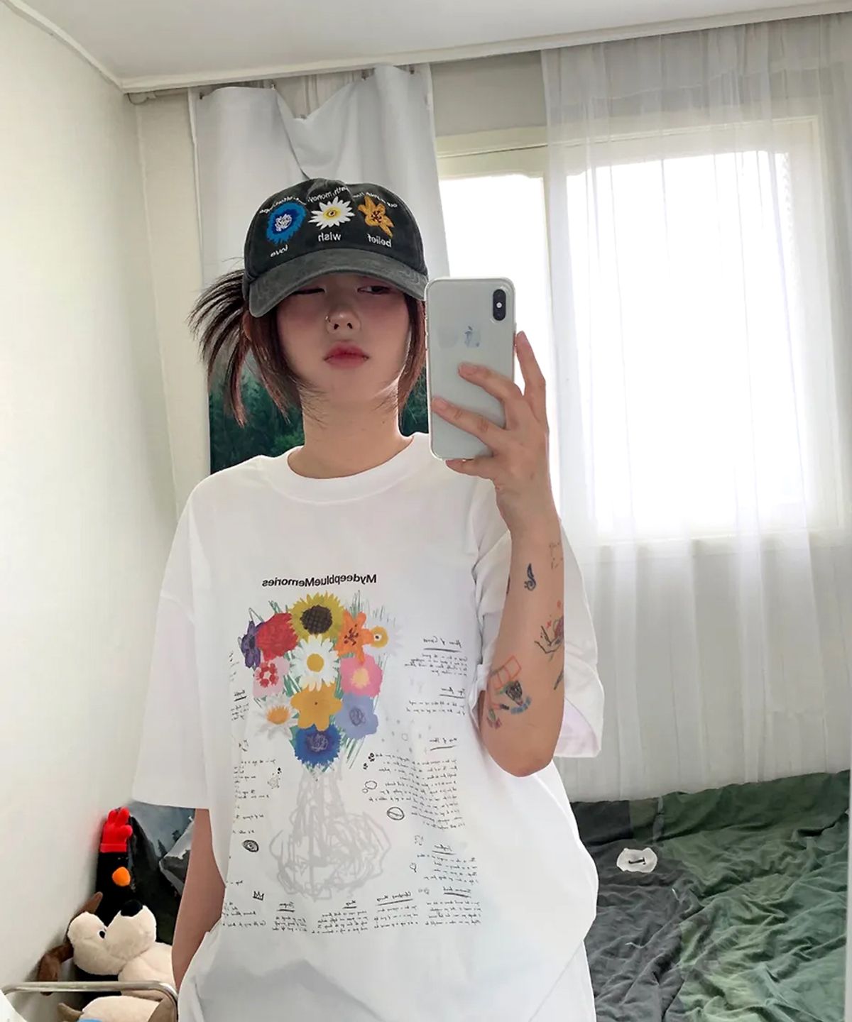 마이딥블루메모리즈(MY DEEP BLUE MEMORIES) MM TWELVE FLOWER T-Shirts (White)