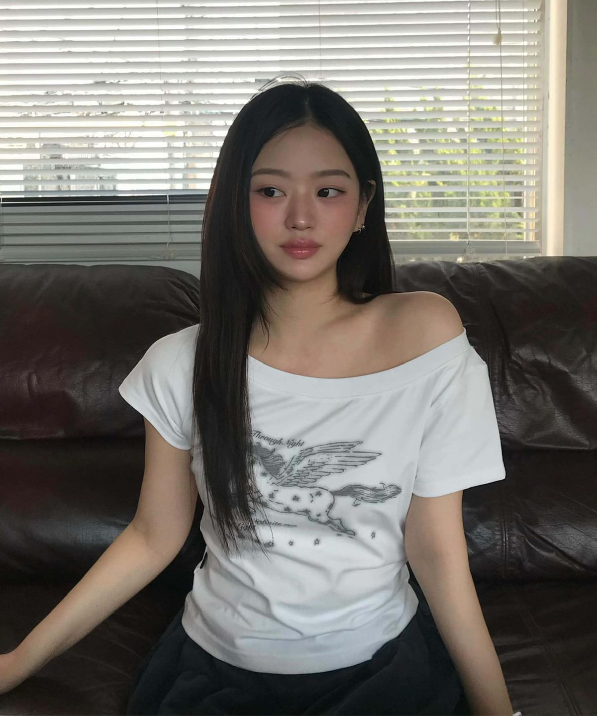 이퓨원트(IFYOUWANT) Pegasus One-Shoulder Tee White