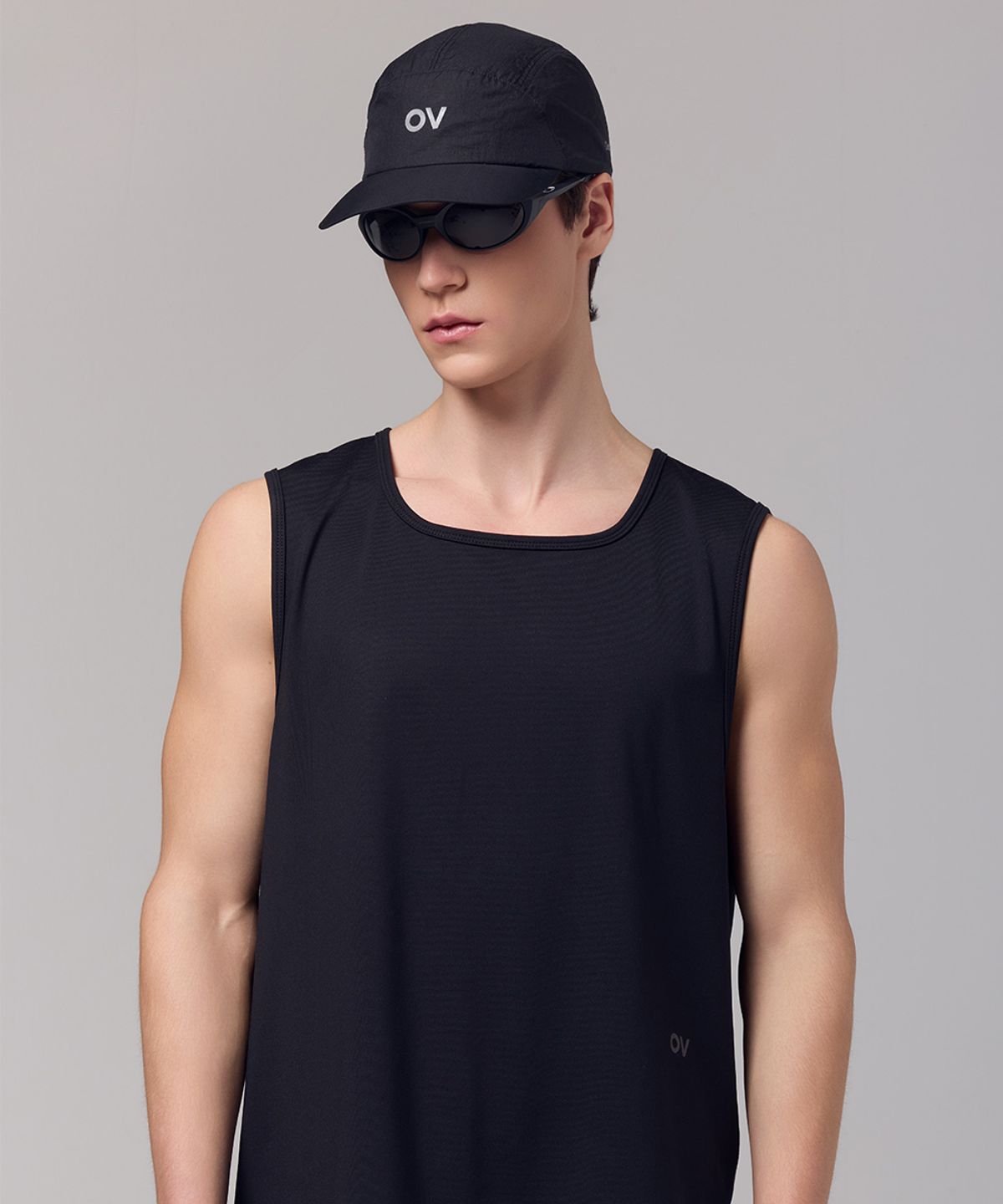 아웃도어 보이스(OUTDOOR VOICES) Technol-OV™ OV LOGO SLEEVELESS TEE (BLACK)