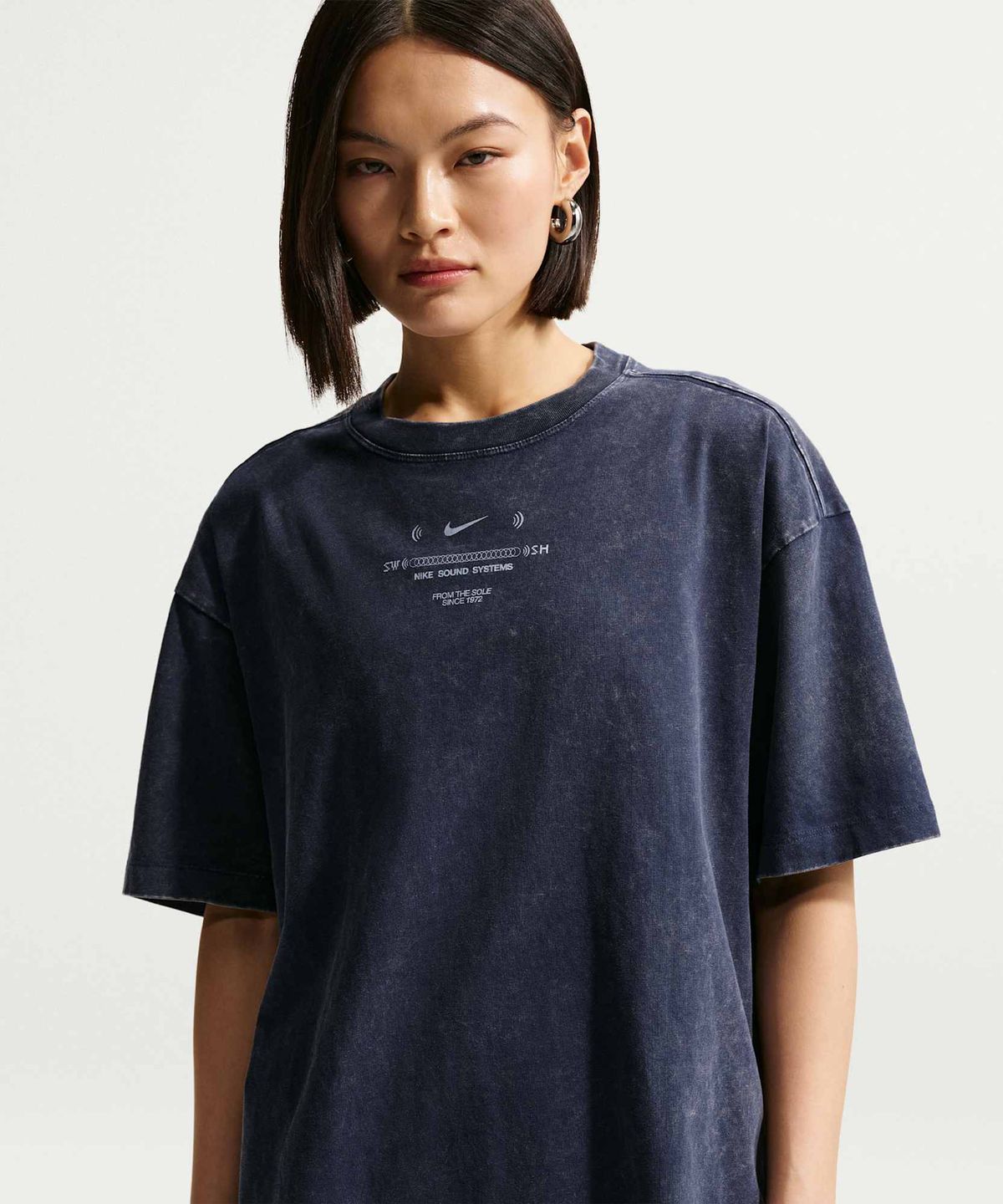 나이키(NIKE) 스포츠웨어 클래식 오버사이즈 티셔츠 W - 미드나이트 네이비 / IV2035-410