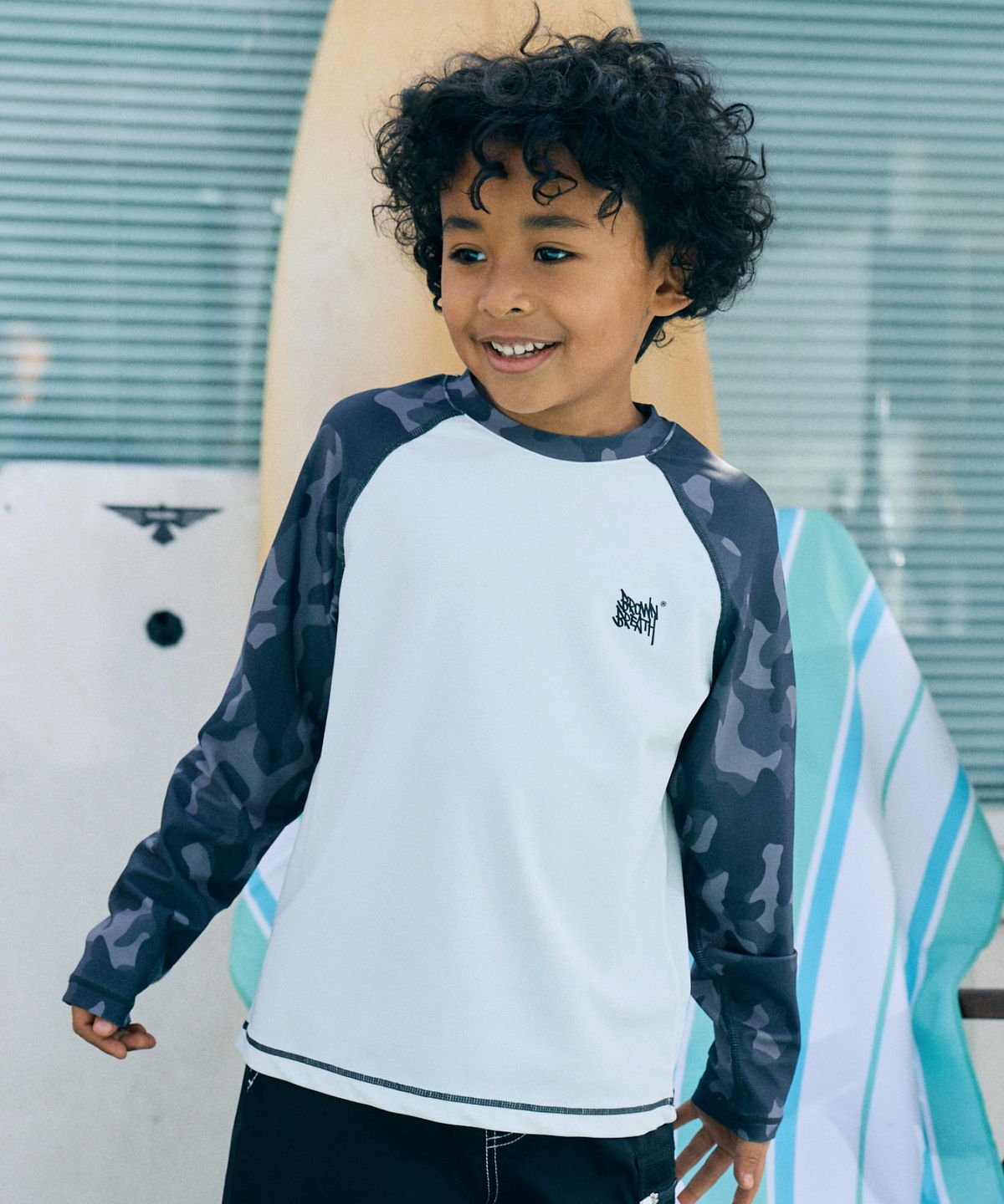 브라운브레스 키즈(BROWNBREATH KIDS) KIDS CAMO RASH GUARD TEE - DARK GREY