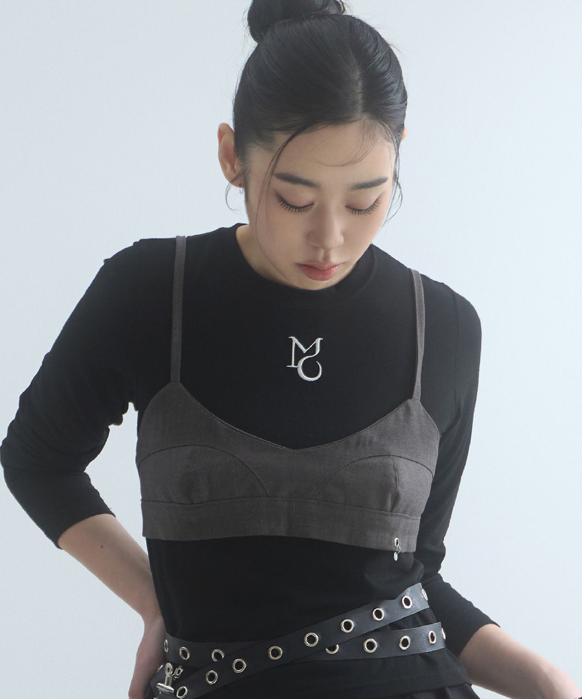 무아르모아(MOIREMOA) Medal Ribbon Bustier-Beige Gray