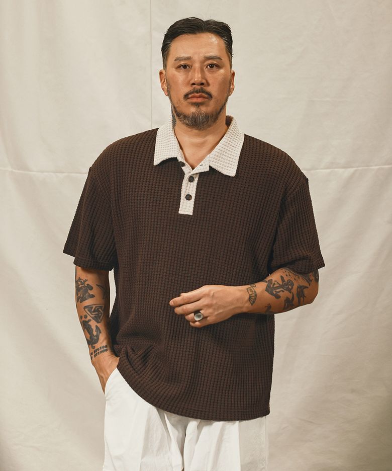 카라 배색 와플 반팔티 브라운