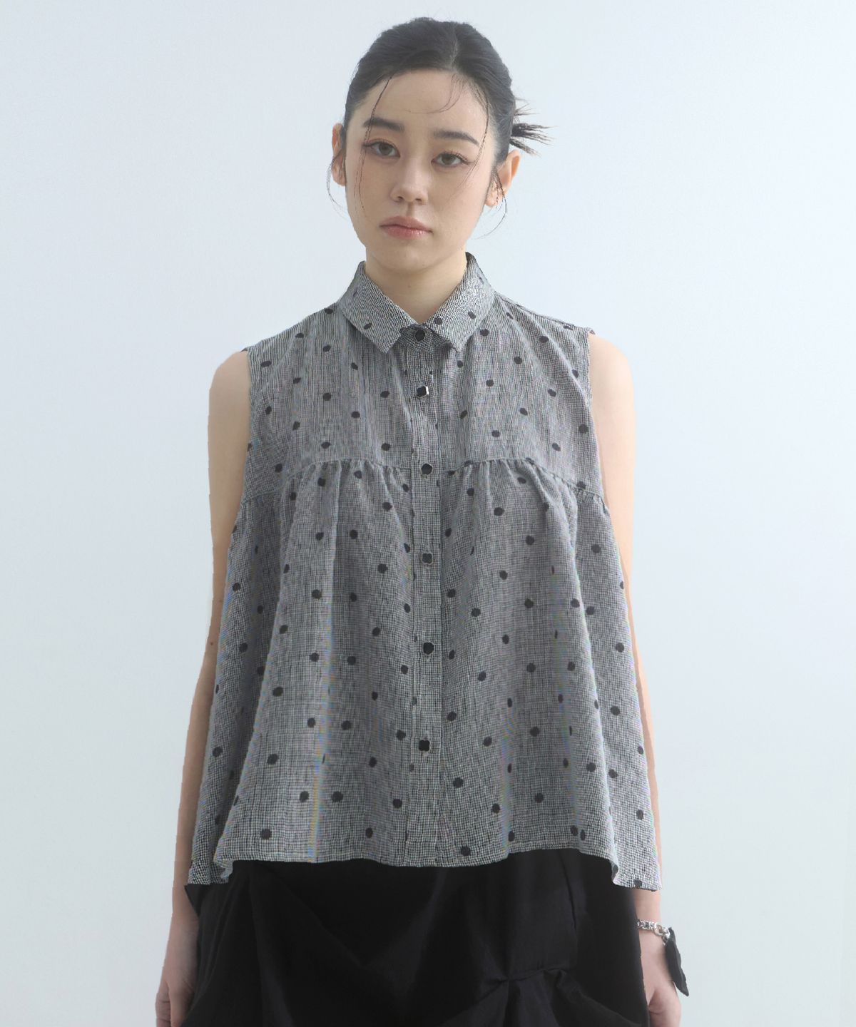 무아르모아(MOIREMOA) Dot Ruched Blouse-Black