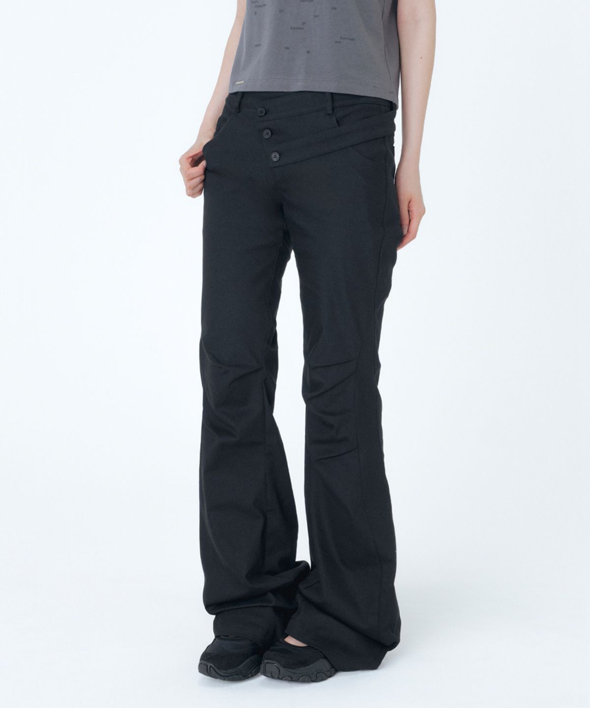 미세키서울(MISEKI SEOUL) Diagonal strap bootcut pants BLACK