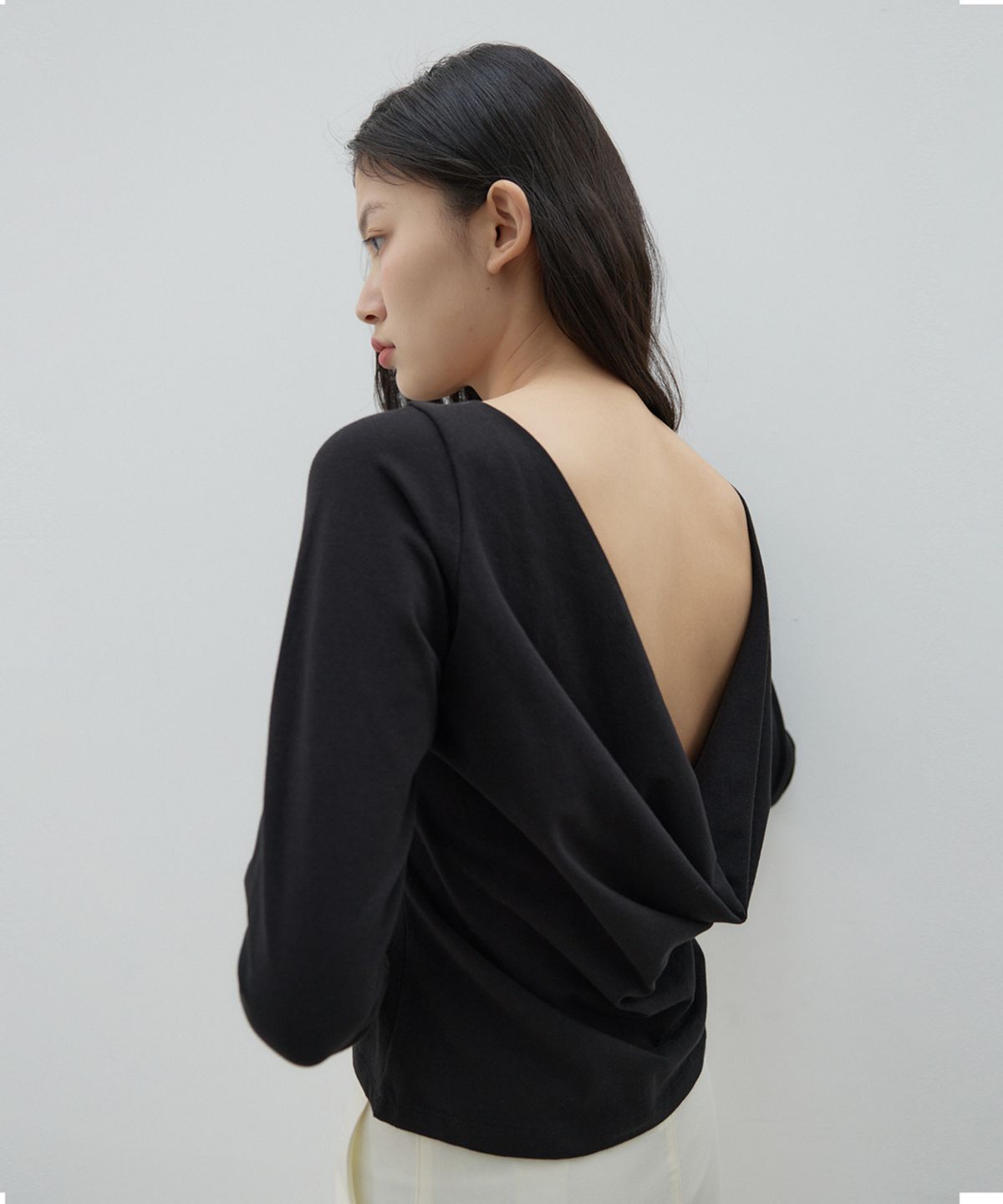 모헤(MOHAE) Back drape long sleeve top _ black