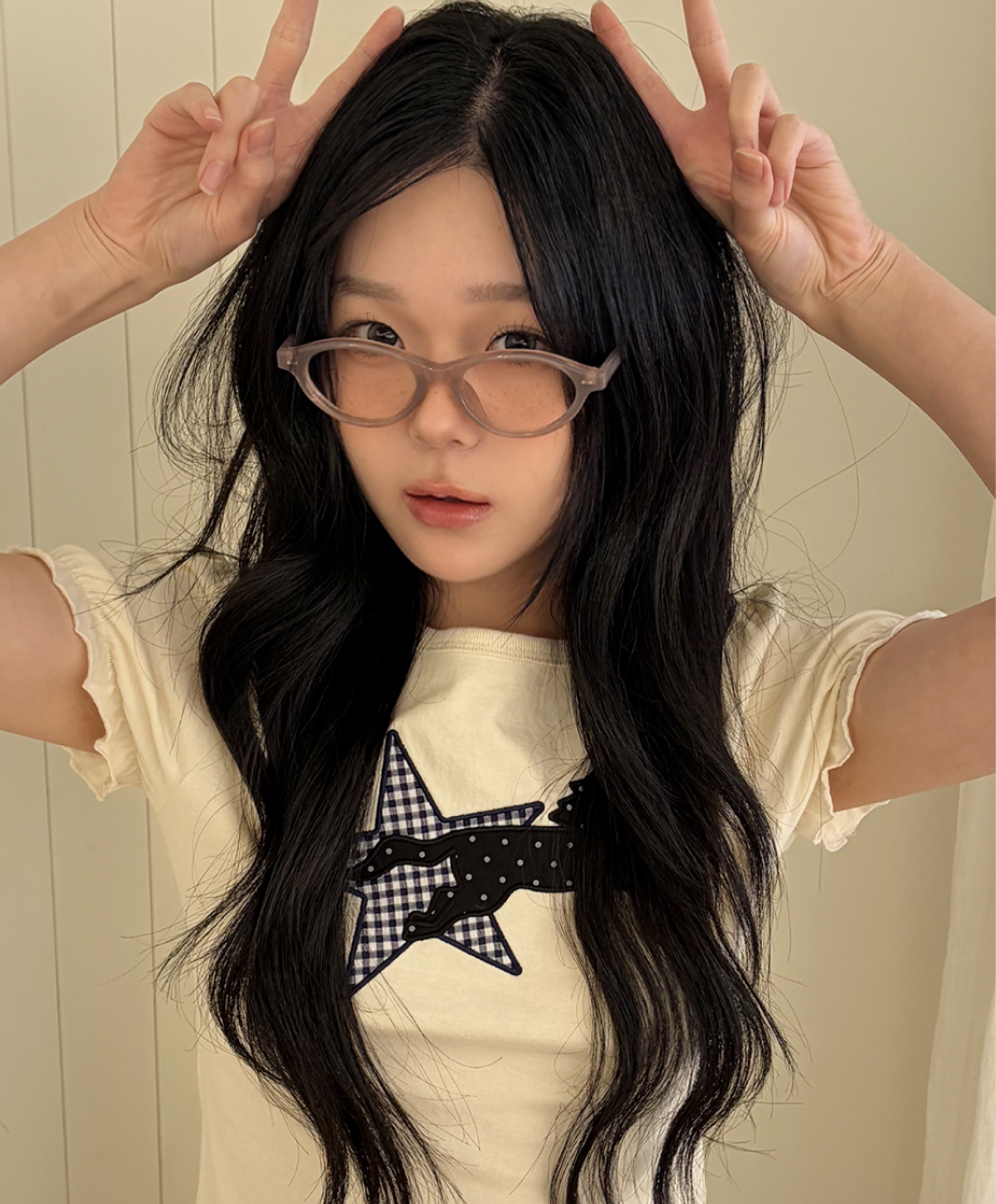 로긴 앤 로지(ROGIN N ROSIE) Starry Unicorn patch T-shirt Cream