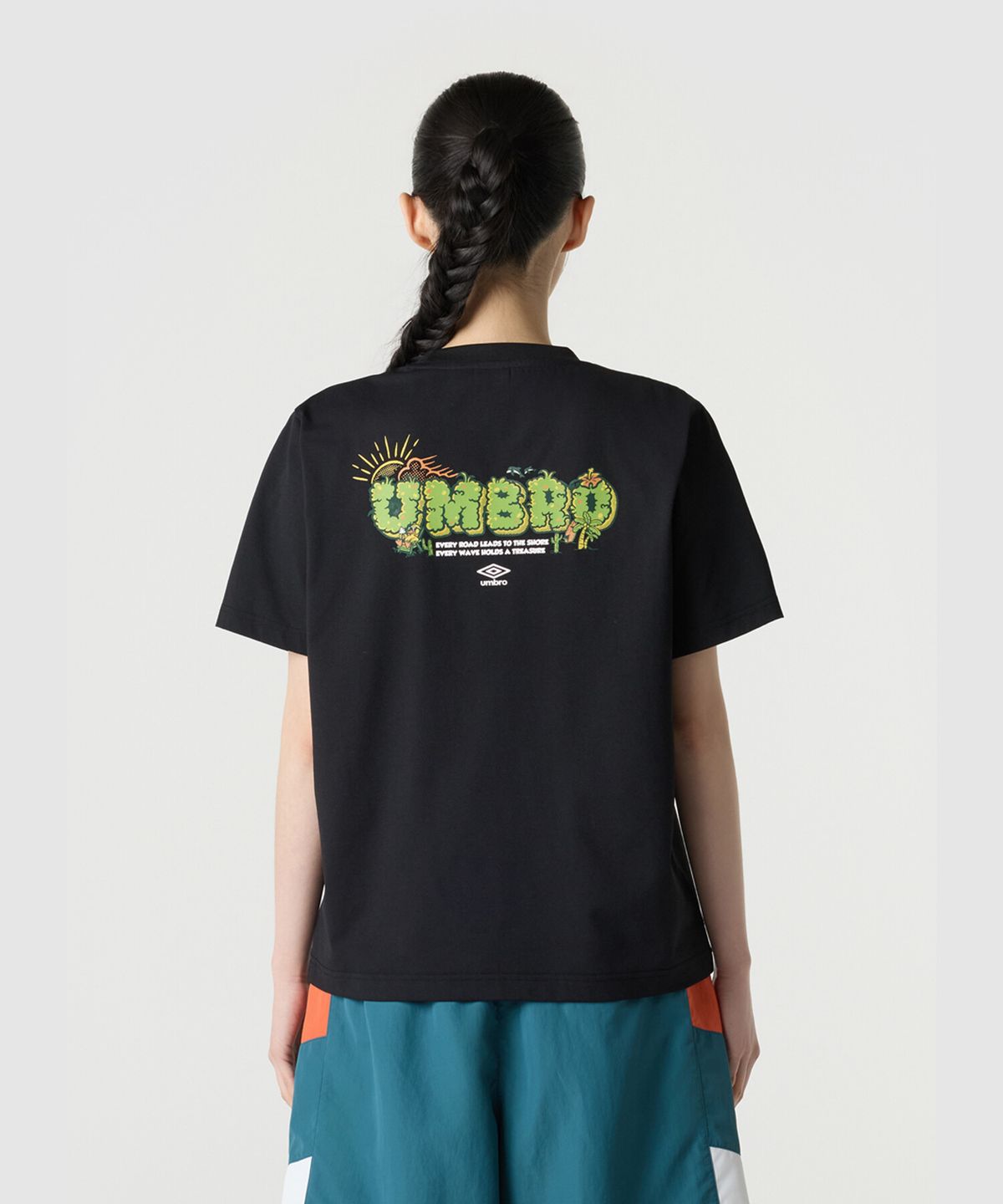 엄브로(UMBRO) [QUICK-DRY] 다이아몬드 이스케이프 레터 프레쉬 반팔 티셔츠 블랙 UR223CRS57