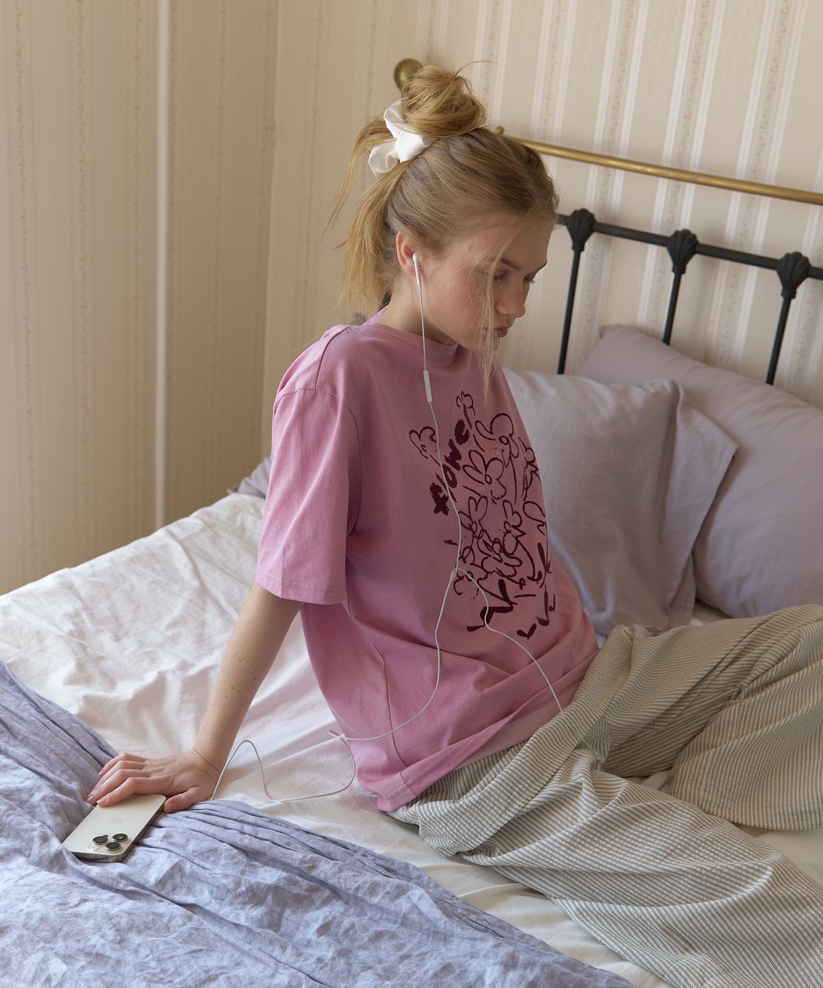 어몽(AMONG) A FLOWER DRAWING T-SHIRT_PINK