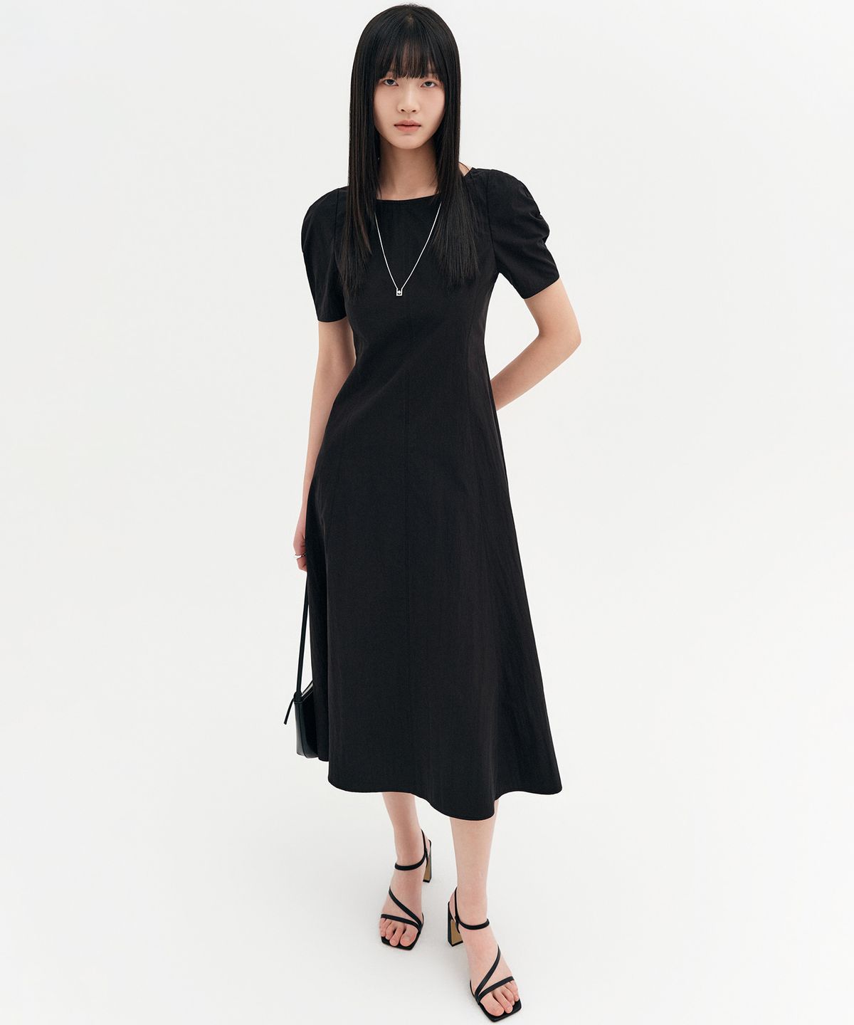 룩캐스트(LOOKAST) 캐롤라인 라운디드 슬리브 미디 드레스_블랙 / CAROLINE ROUNDED SLEEVE MIDI DRESS_BLACK