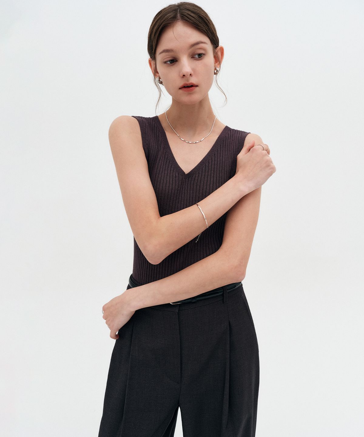 룩캐스트(LOOKAST) 레나 리브드 브이넥 슬리브리스 니트 / LENA RIBBED V-NECK SLEEVELESS KNIT_4colors