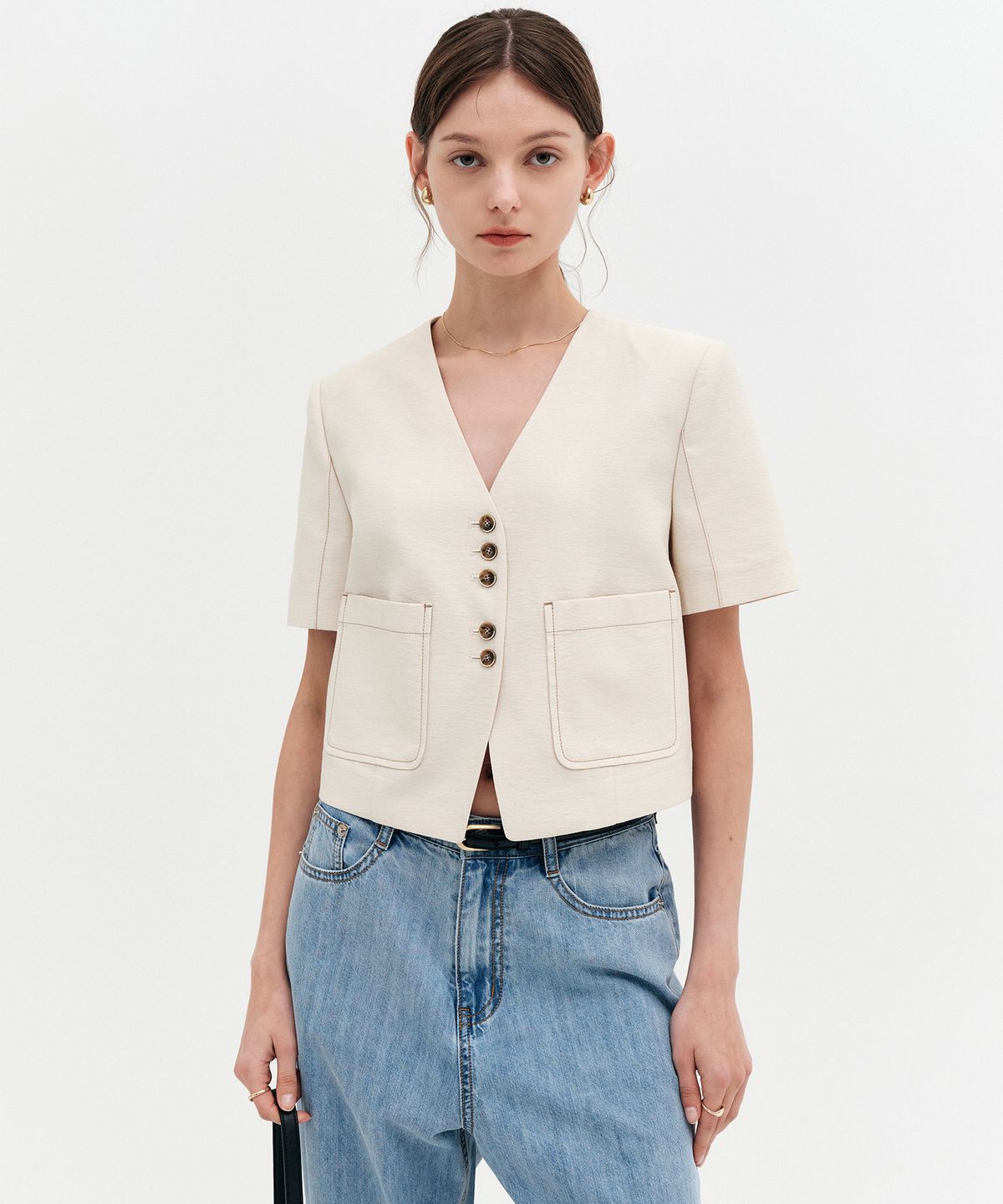 룩캐스트(LOOKAST) 코린 린넨 카라리스 크롭 자켓_라이트 베이지 / CORINNE LINEN COLLARLESS CROP JACKET_LIGHT BEIGE