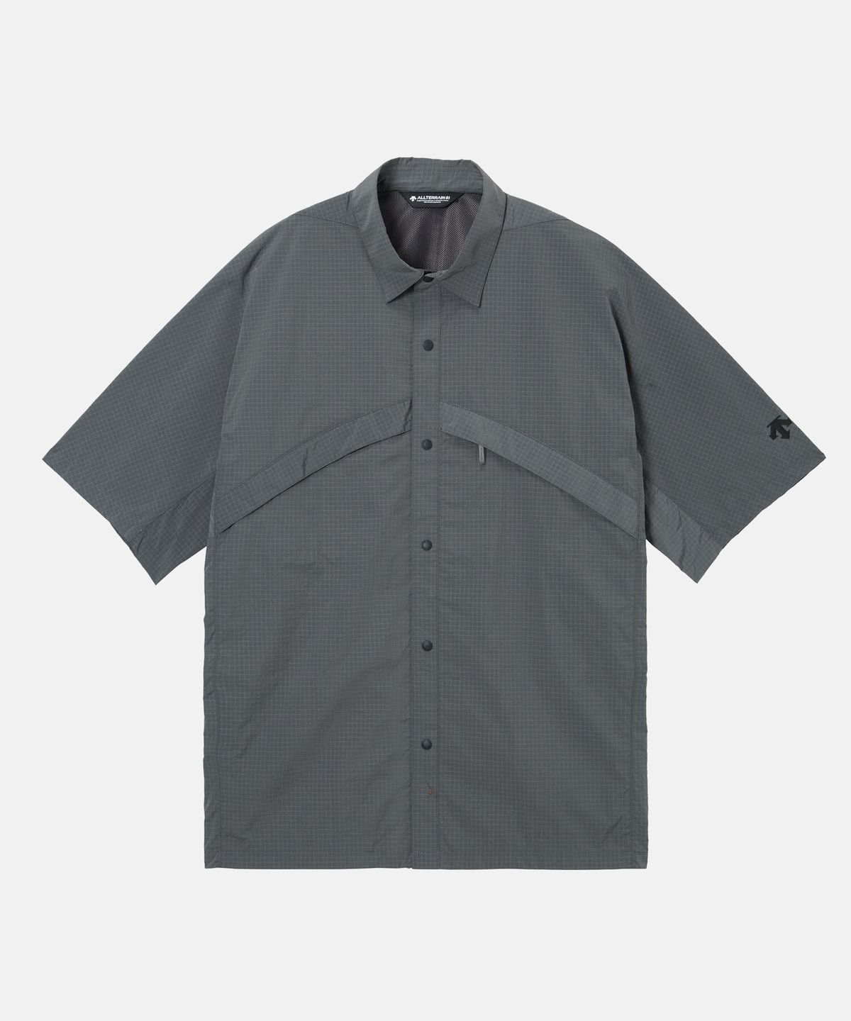 데상트(DESCENTE) [ALLTERRAIN 81] GREYISH RIPSTOP HALF SHIRTS 블랙 SR213KSR41
