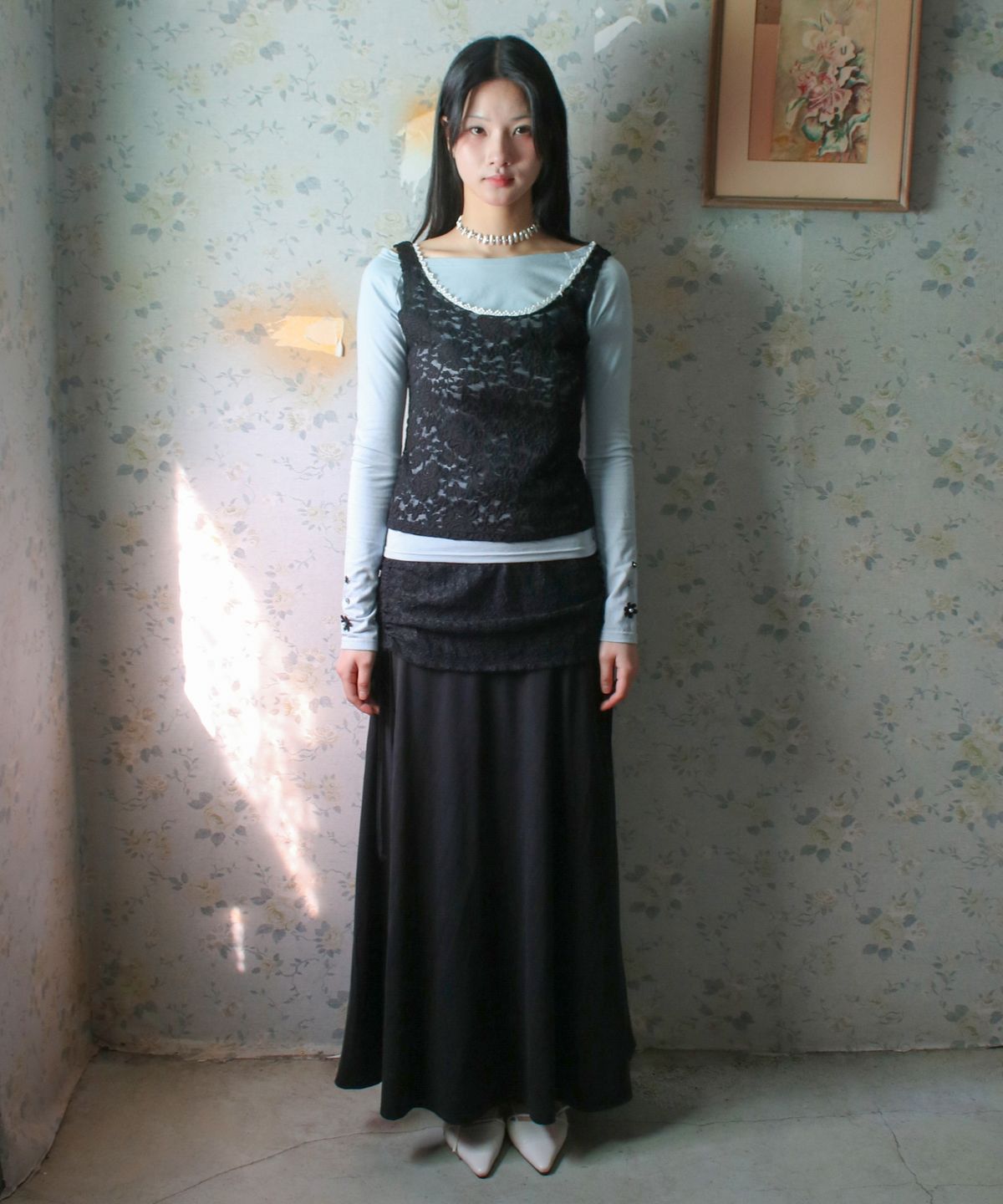 루바티(RUBATI) 알리나 앤틱 레이스 셔링 맥시 스커트_블랙