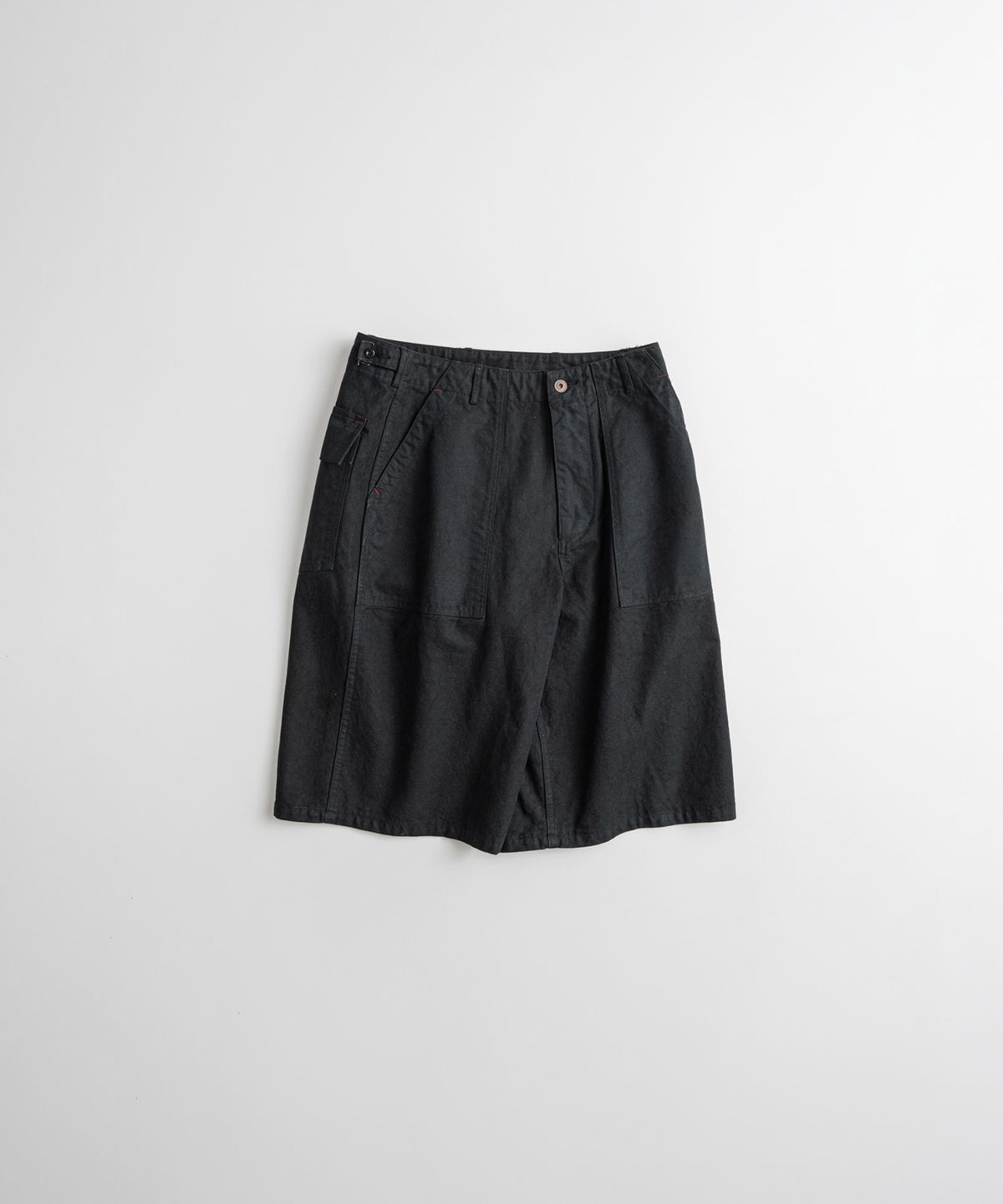 비헤비어(BEHEAVYER) DYED CANVAS FATIGUE 1/2 PANTS black