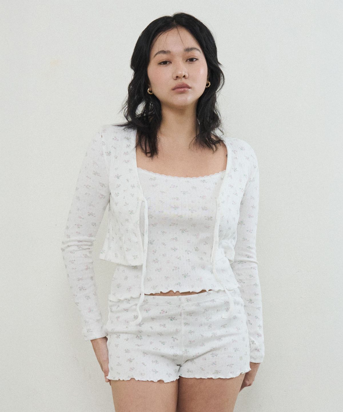 로맨틱스(RAWMANTICS) 로맨틱 레이어 프리미엄 순면 실루엣 가디건 화이트