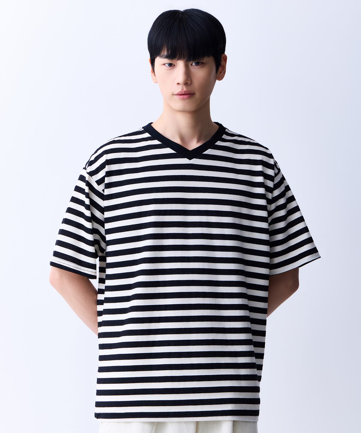 에이던엠(ADERNM) 썸머 데일리 빅스트라이프 크롭 브이넥 티셔츠 화이트