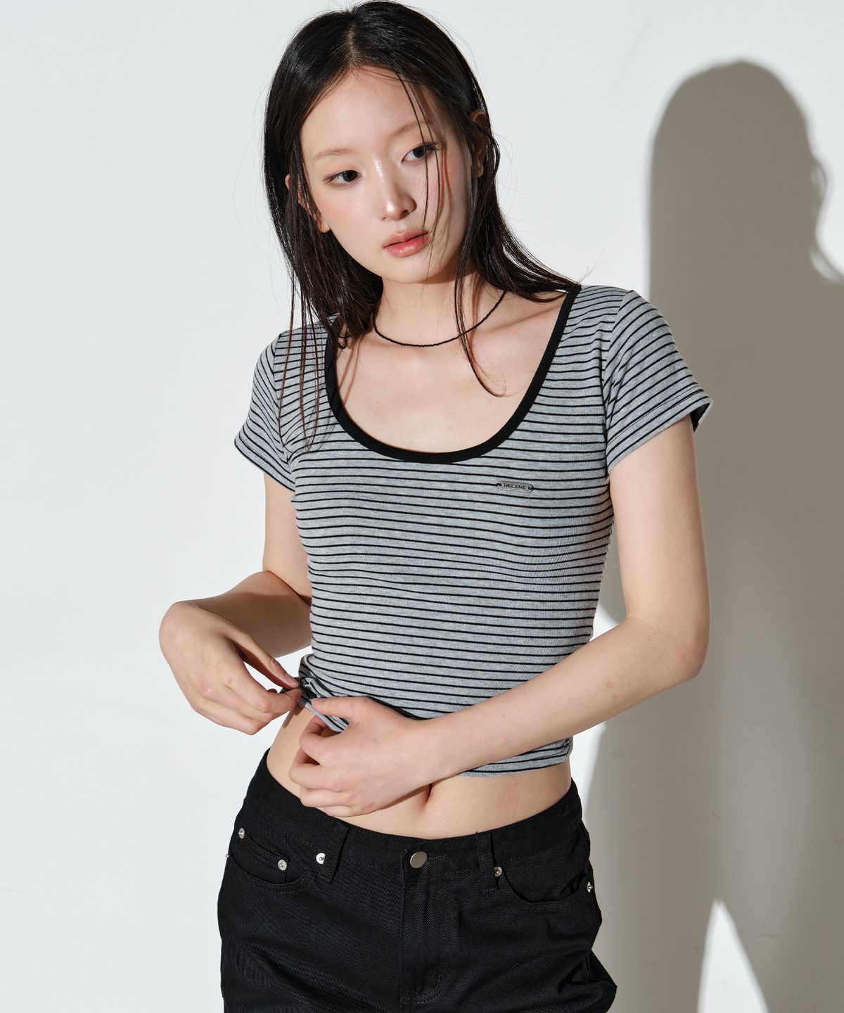 헬레네파리스(HELENE PARIS) 스쿱 네크라인 스트라이프 하프 슬리브 [그레이 ST]