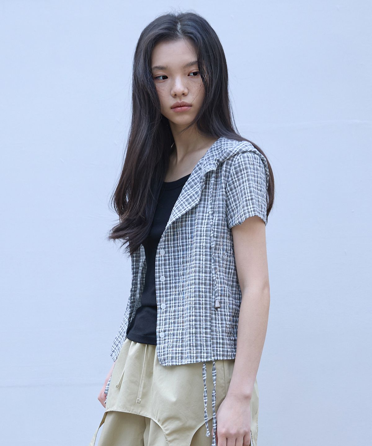 꼬모니노즈(COMONINOZ) W SHIRRING HOOD SHIRT [BLACK]