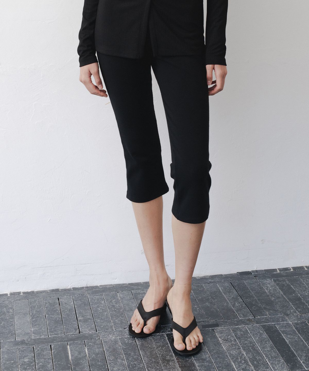 애프터글로울(AFTERGLOWOOL) Knit Capri Leggings Pants-Black