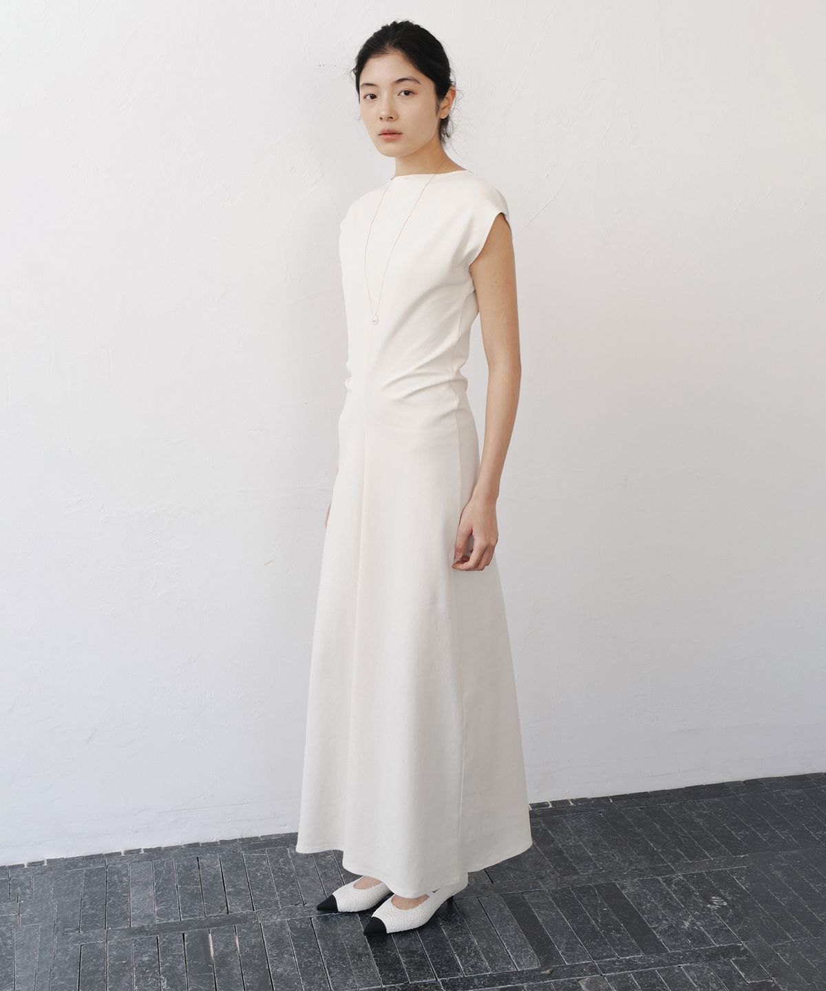 애프터글로울(AFTERGLOWOOL) Curve Line Maxi Dress-Ivory