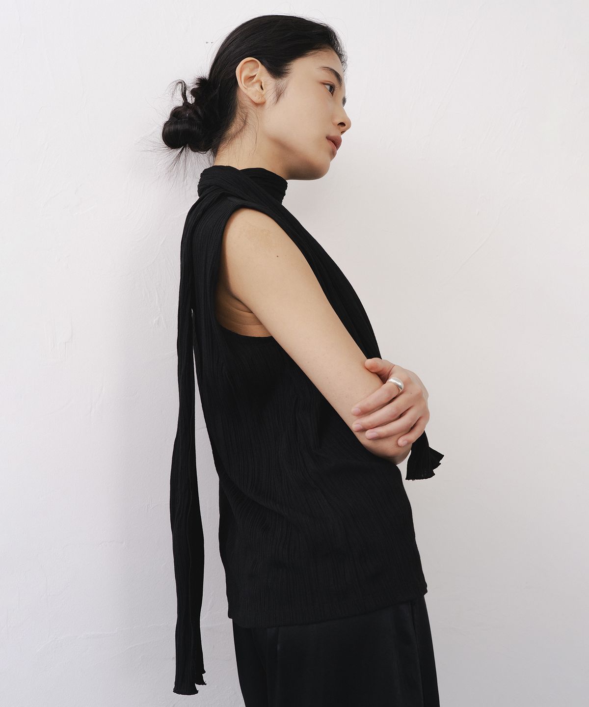 애프터글로울(AFTERGLOWOOL) Pleats Scarf Two Way Top-Black