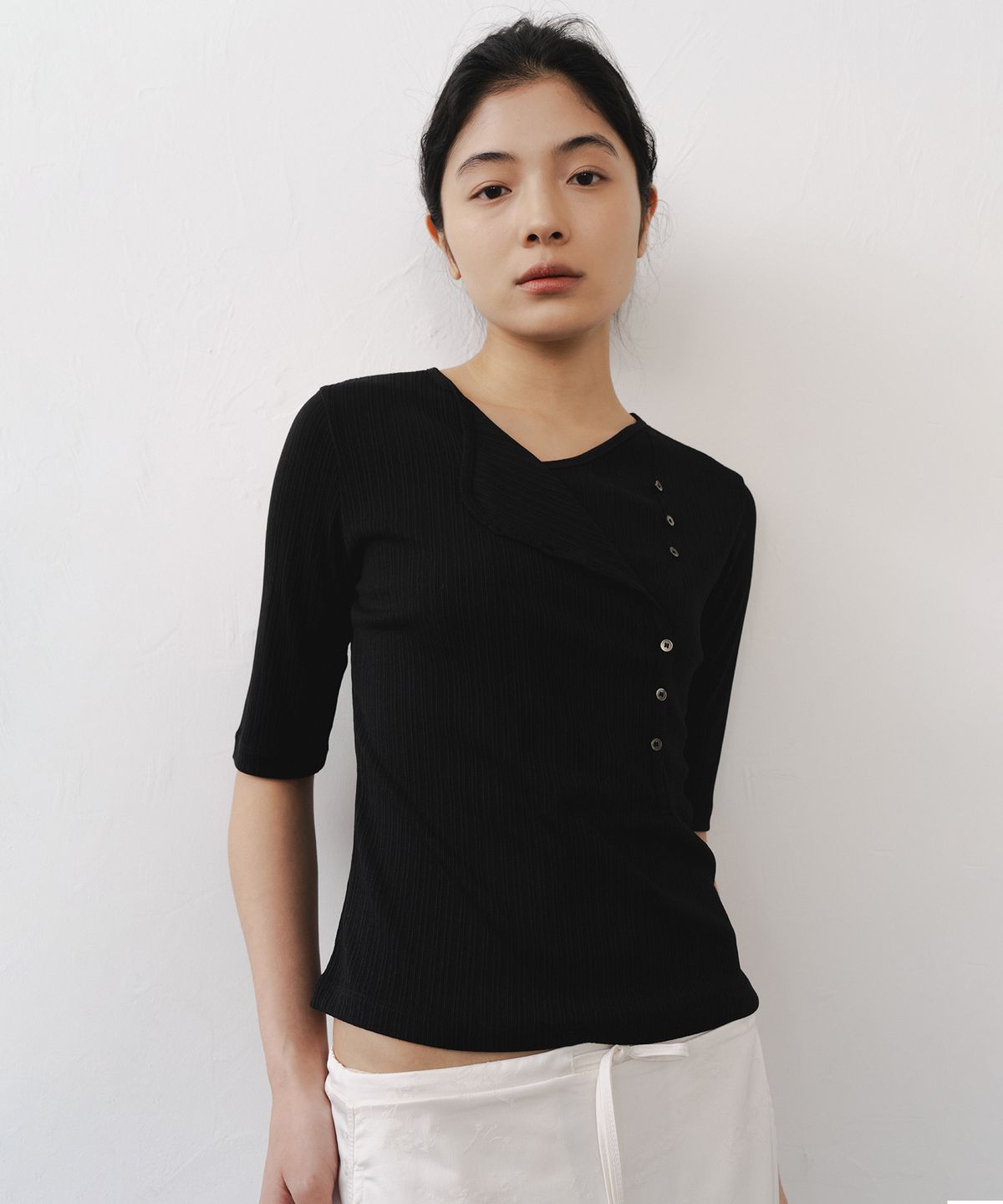 애프터글로울(AFTERGLOWOOL) Rib Two Way Button Top-Black