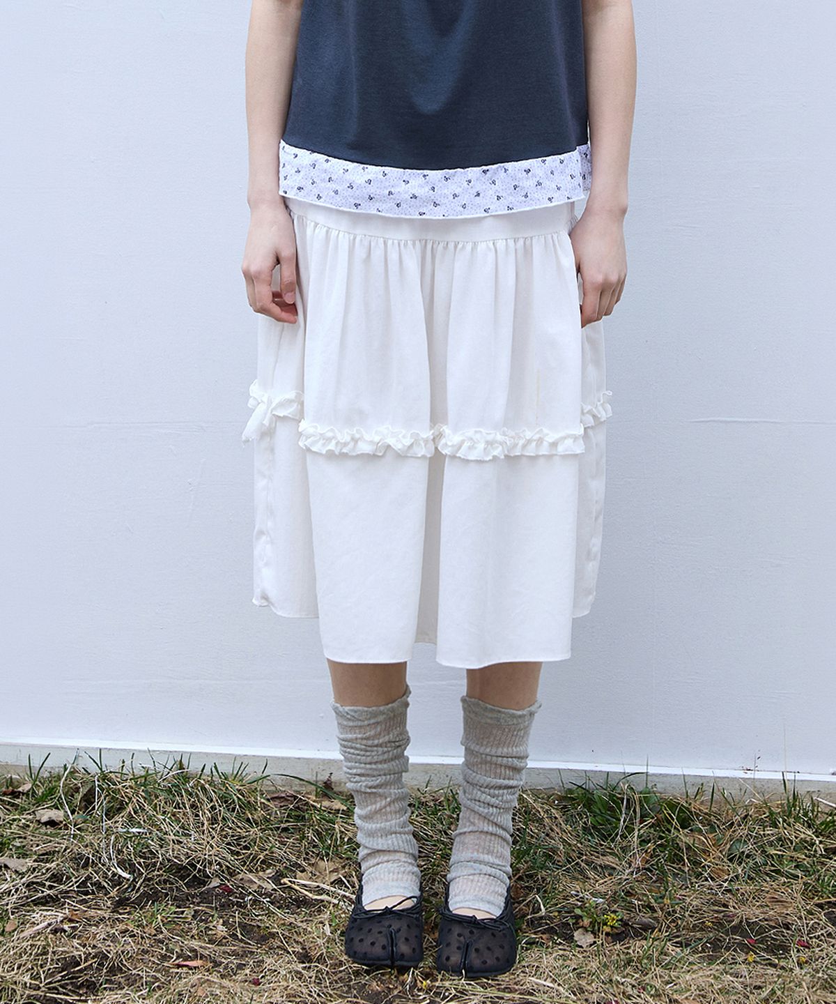 꼬모니노즈(COMONINOZ) W FRILL CANCAN SKIRT [IVORY]