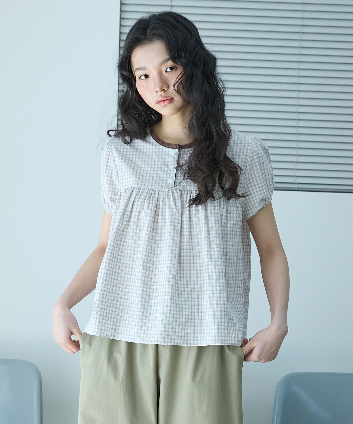 꼬모니노즈(COMONINOZ) W CHECK HALF BLOUSE [IVORY]