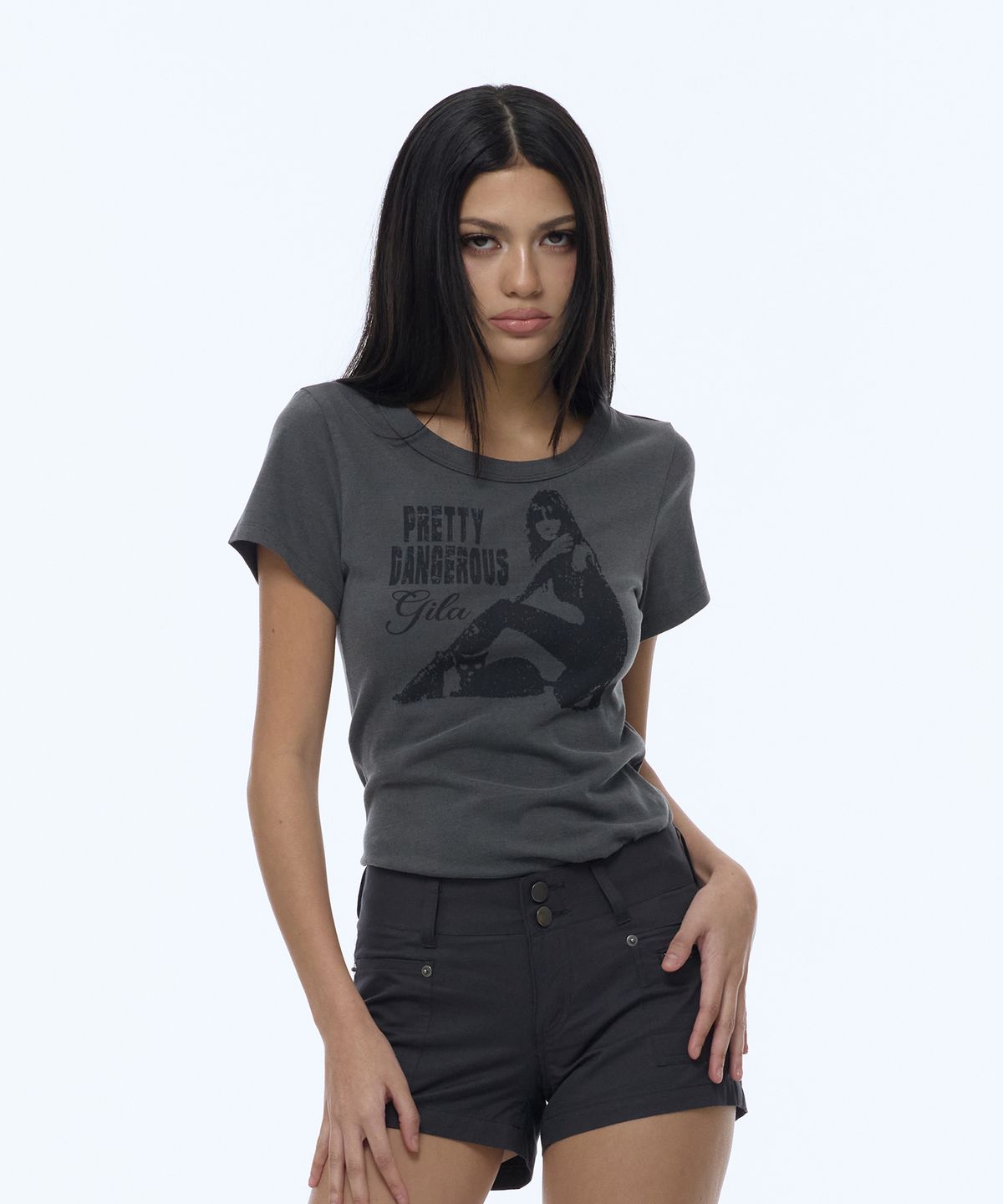 길라아카이브(GILAARCHIVE) DANGER GIRL CROP T-SHIRTS_CHARCOAL