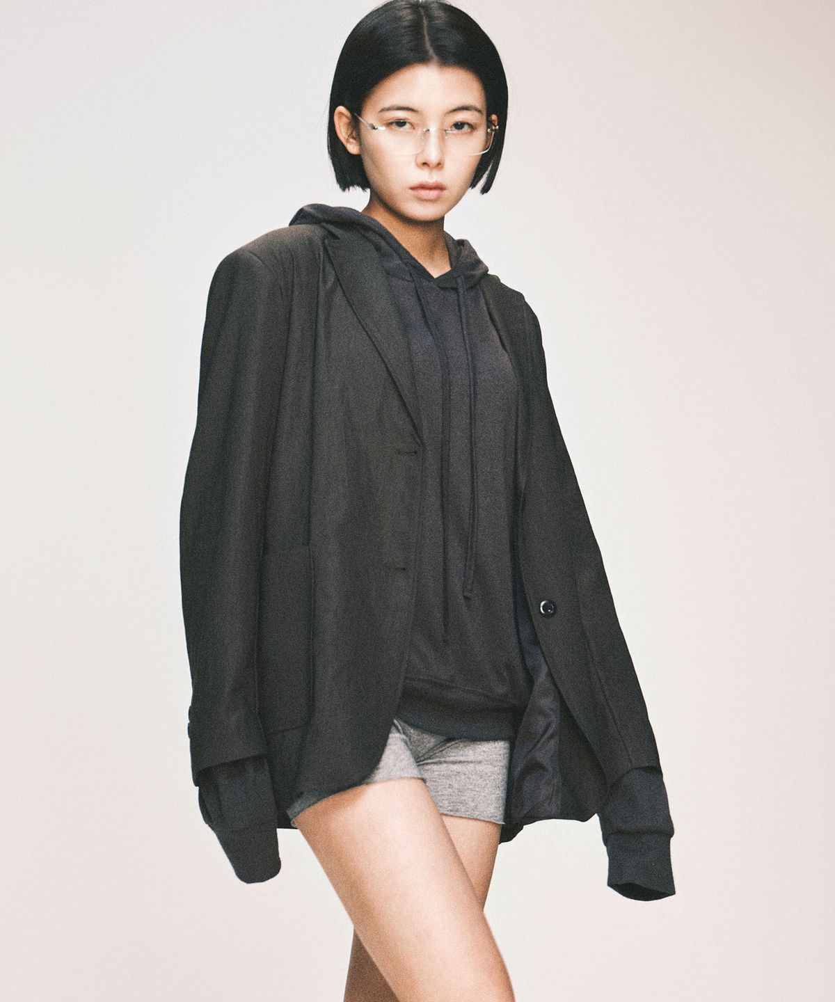 요로코비(YOROKOBY) 세미오버 포켓 블레이저 애쉬 차콜